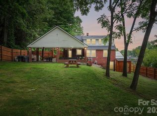 111 Bennett St, Burnsville, NC 28714
