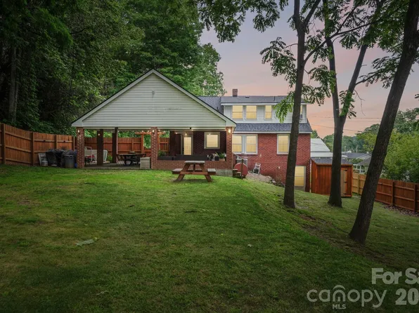 111 Bennett St, Burnsville, NC 28714