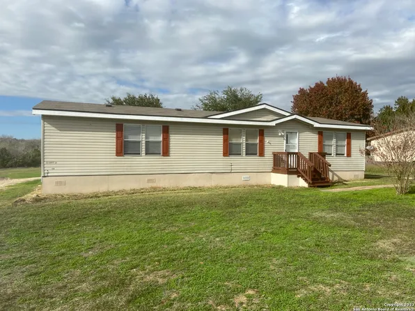 153 DAVIE LN, Marion, TX 78124