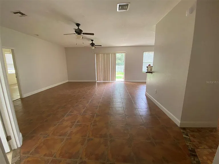 1004 Pine Tree Dr — Photo 3