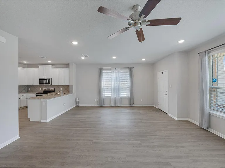 2744 Baneberry Ln — Photo 4