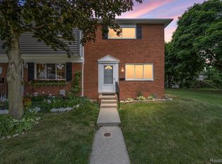 2622 Patrick Henry Ct, Auburn Hills, MI 48326