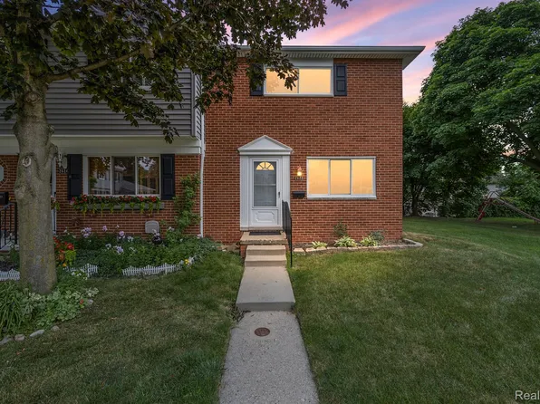 2622 Patrick Henry Ct, Auburn Hills, MI 48326