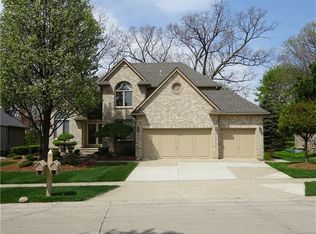896 Grovecrest, Rochester Hills, MI 48307