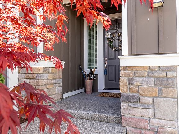 3rd image of 3321 Okanogan Court SE
