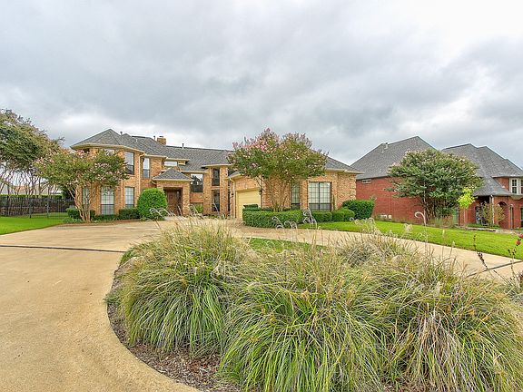 2nd image of 2205 Shari Ln