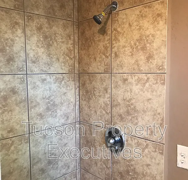 232 W Flores St #8 — Photo 5