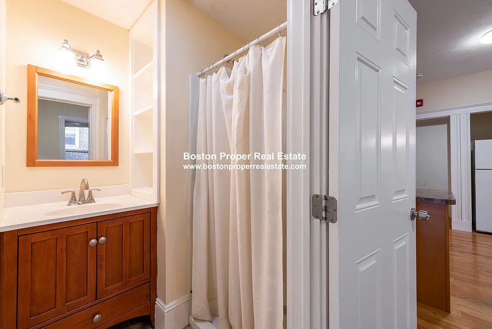 4 bed, 1100 sqft, $3,500 — Photo 2