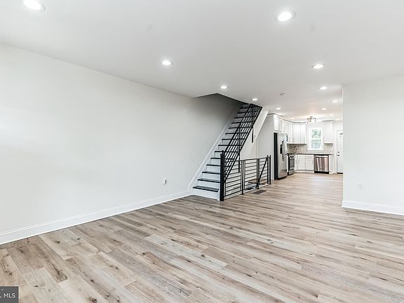 5th image of 5709 Master St