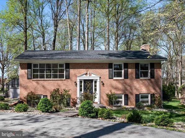 19 Lexington Ct, Charles Town, WV 25414