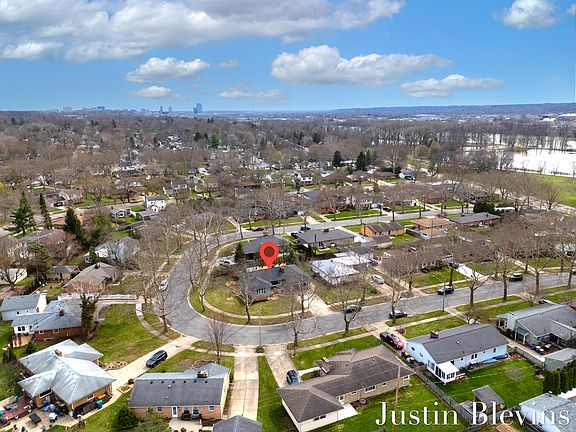 3rd image of 154 N Parklane Dr NE