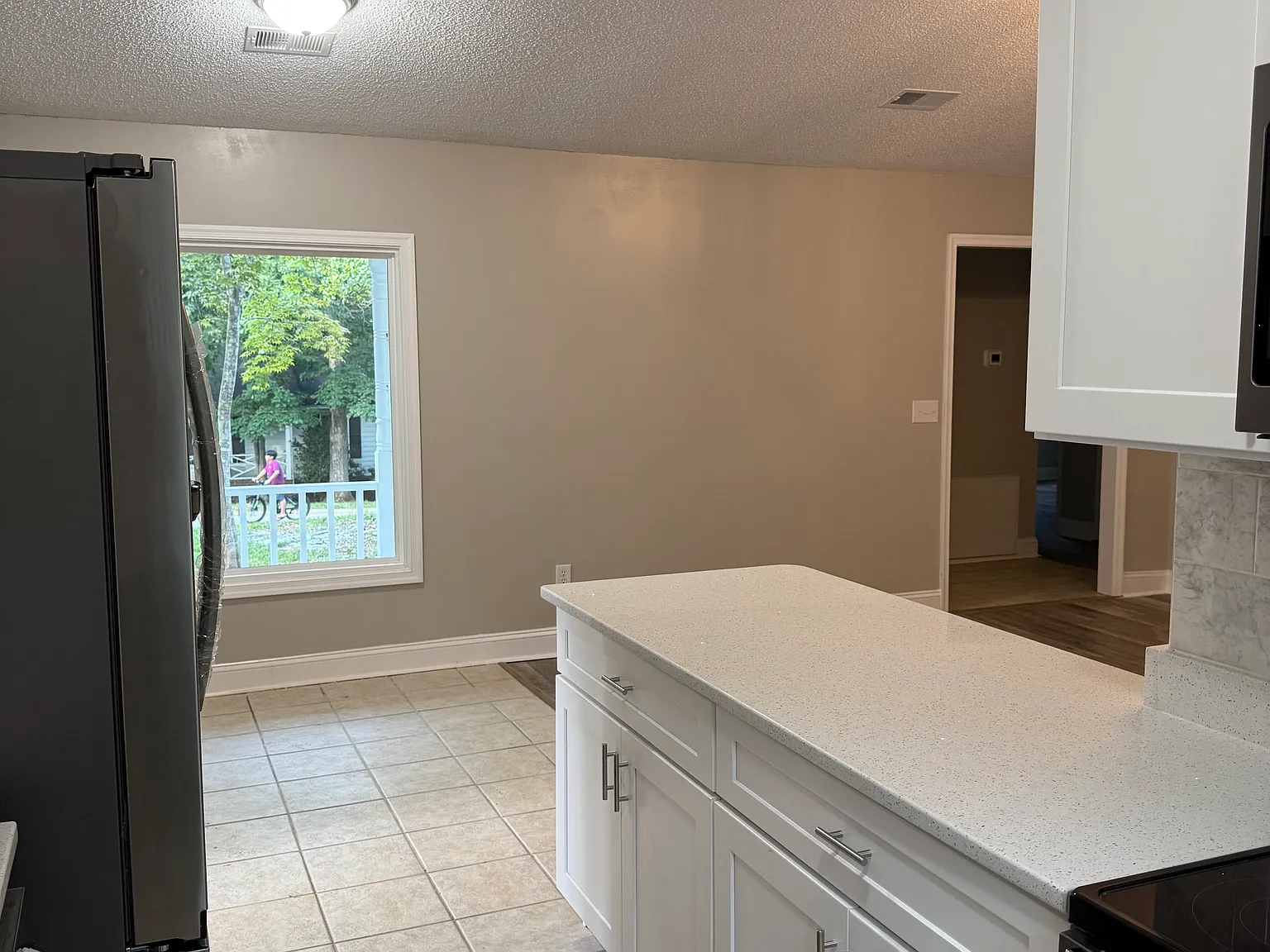 3 bed, 1272 sqft, $2,000 — Photo 2