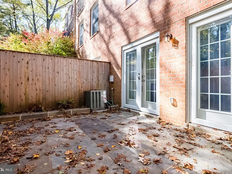 3221 Sutton Pl NW #C — Photo 27