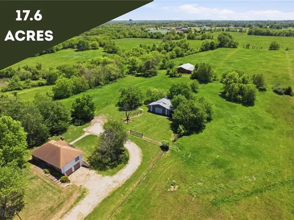 24801 E Cowherd Rd, Blue Springs, MO 64015