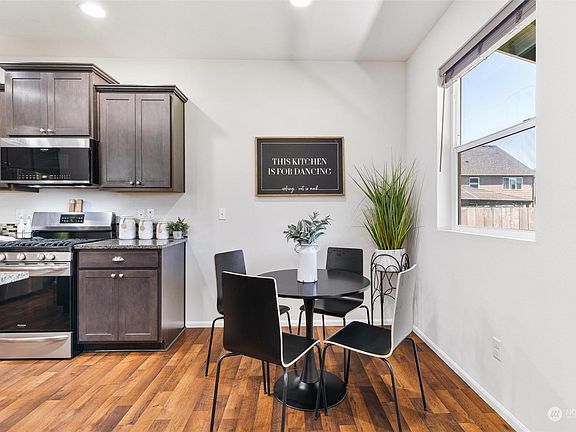 5th image of 17602 Juniper Street