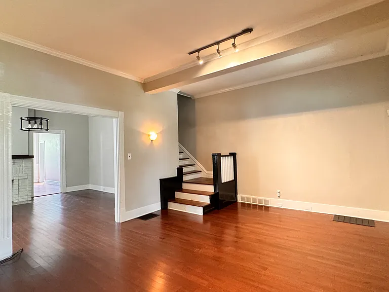 223 Lehigh Ave — Photo 7