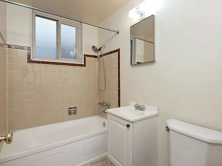 15 W Galer St — Photo 16