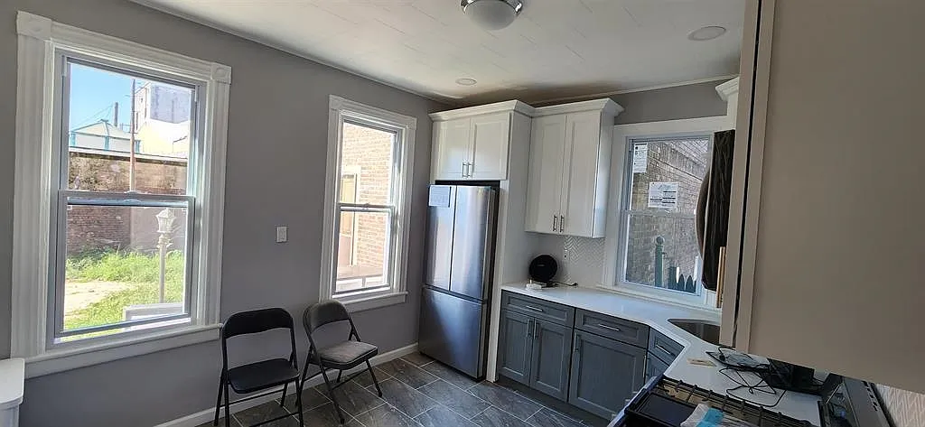 3 bed, 1.0 bath, $2,250 — Photo 3