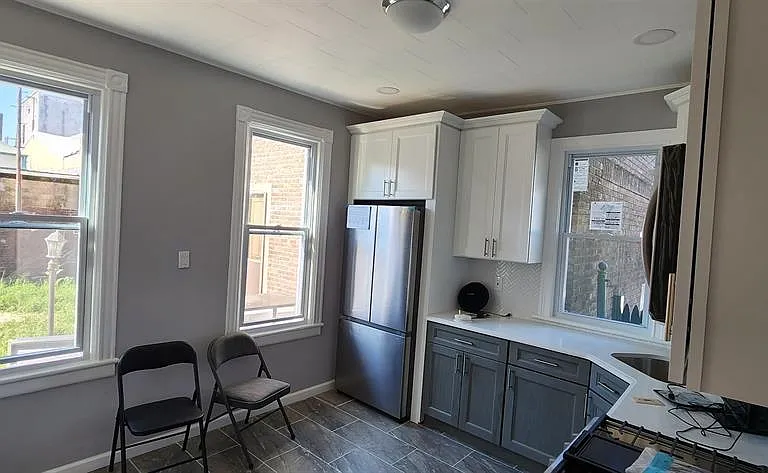 100 W 12th St — Photo 3