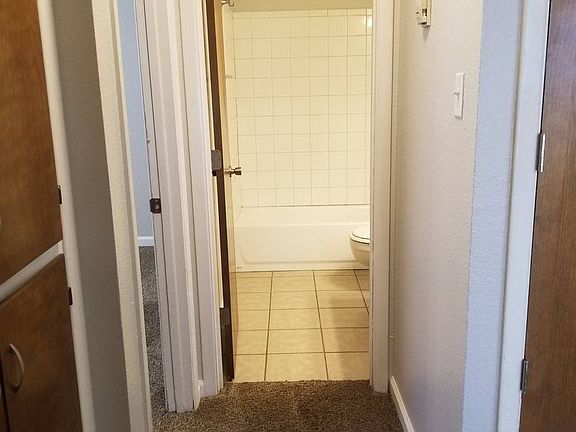 4th image of 1000 Ash St APT 4