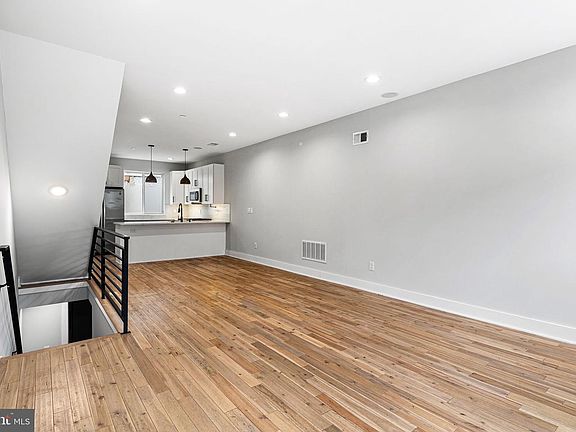 2nd image of 2610 Trenton Ave