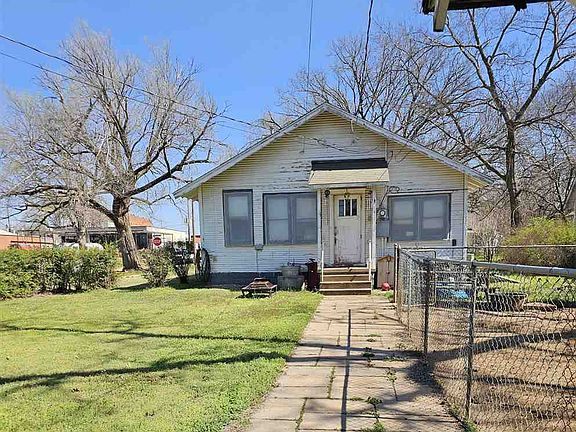 4th image of 1002 S Husband St