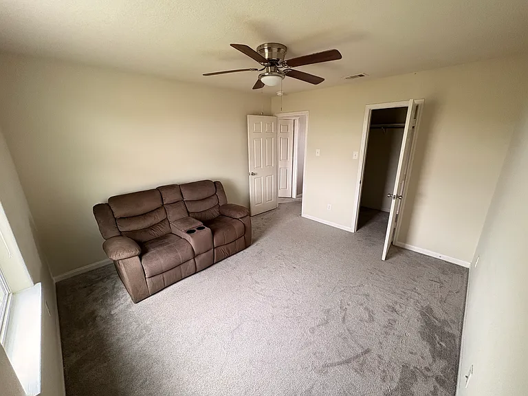 9807 Opal Rock Dr — Photo 32