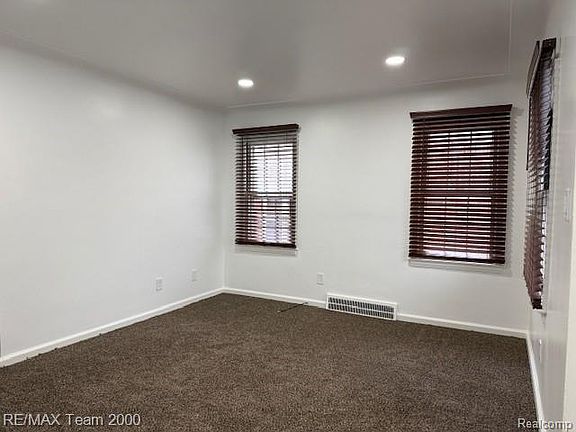 5th image of 3346 Roosevelt St