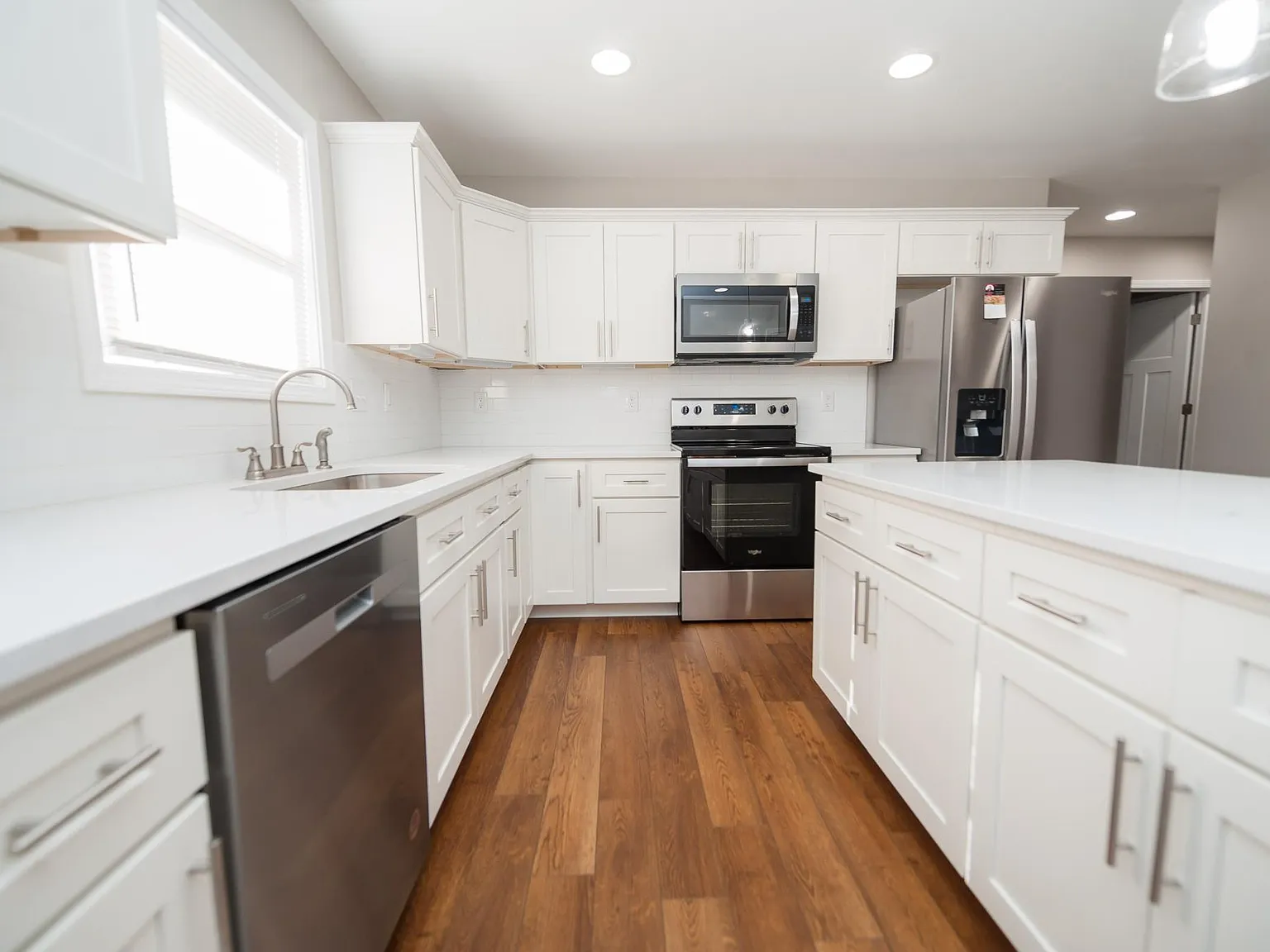 3 bed, 1400 sqft, $2,500 — Photo 3