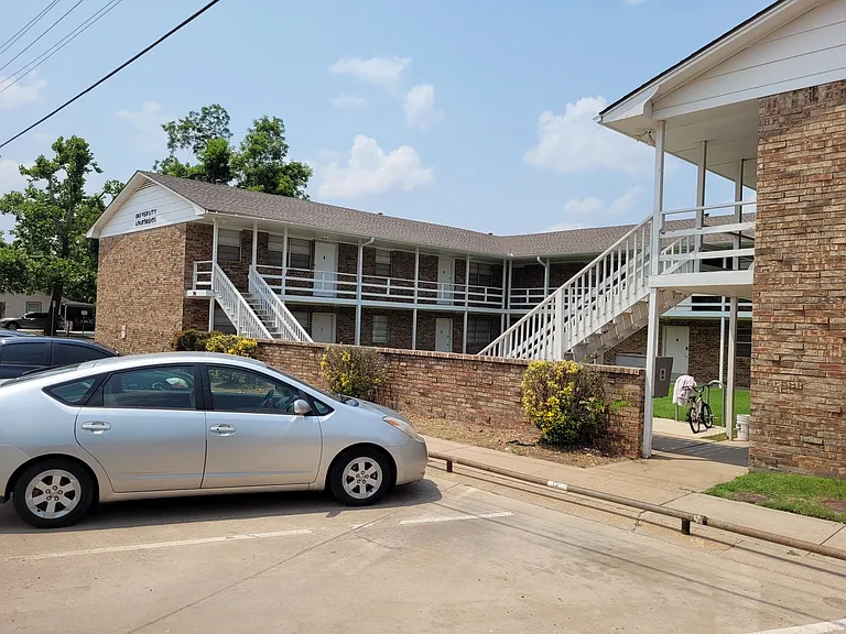 301 N University Dr #7 — Photo 21
