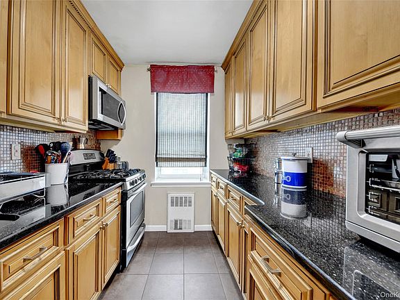 3rd image of 300 N Broadway #6L