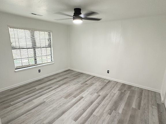 4th image of 685 N Leverett Ave APT 1