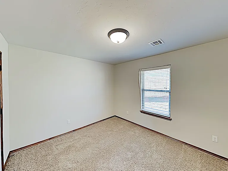 404 Charles Ct — Photo 15