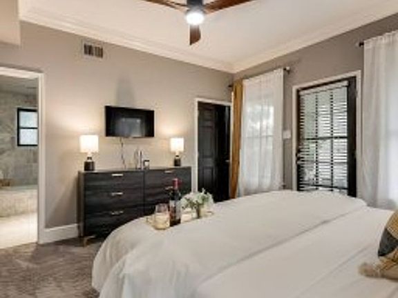 3rd image of 4417 Swiss Ave APT 10