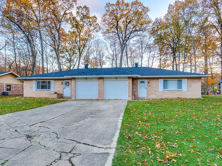 1524 Robin Ln — Photo 2