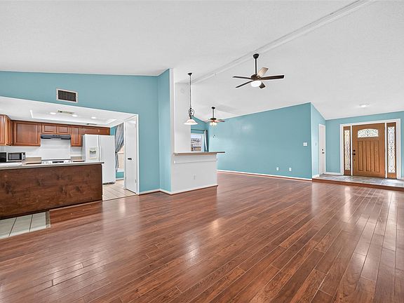 4th image of 17531 Crestline Rd