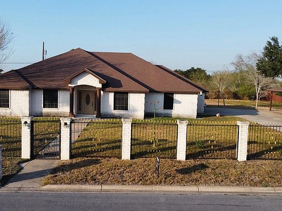 3rd image of 1130 Oneida Cir