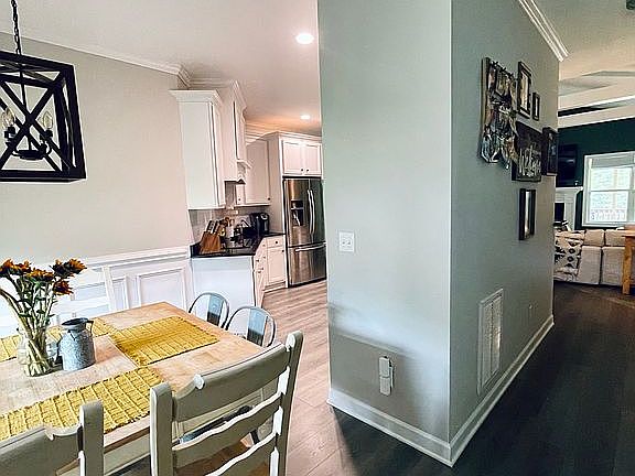 3rd image of 386 Wynnridge Dr
