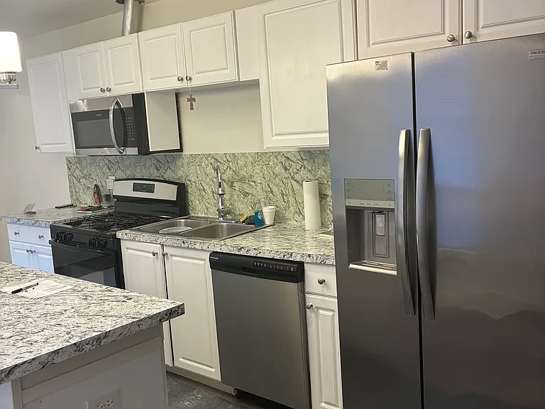 6406 Catalina Ct — Photo 1