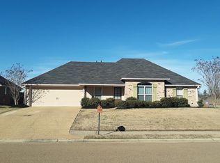 300 Austin Cir, Brandon, MS 39047