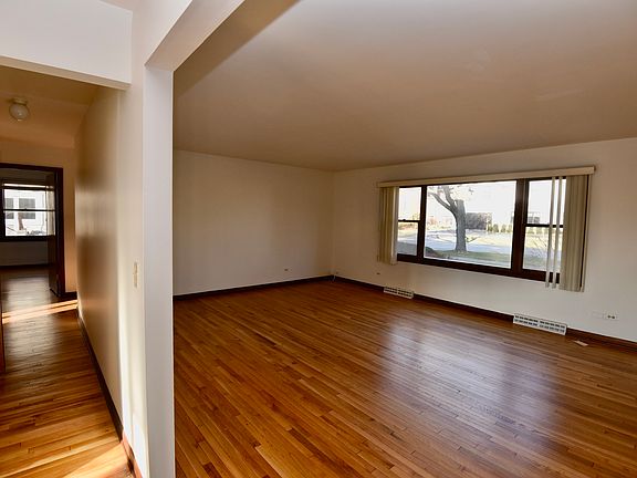 4th image of 1636 McGovern Ave Unit 1