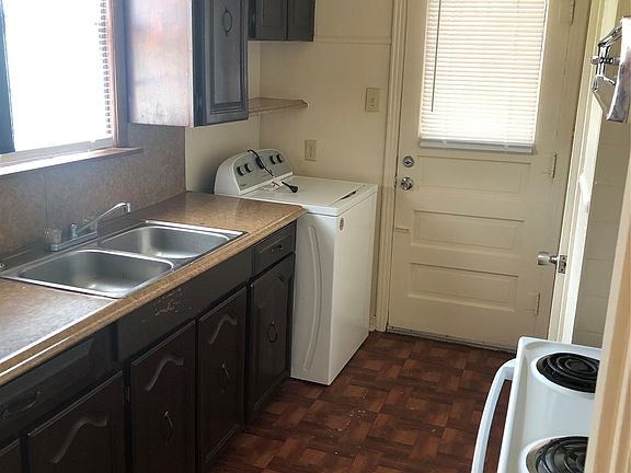 2nd image of 2579 Broadway Dr