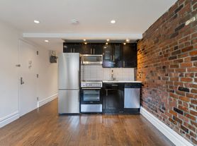 402 E 12th St