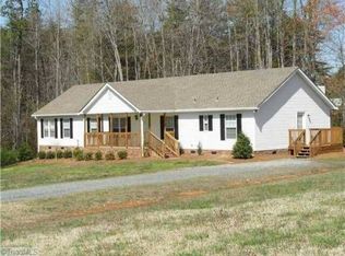 6453 Wandering Ln, Pfafftown, NC 27040