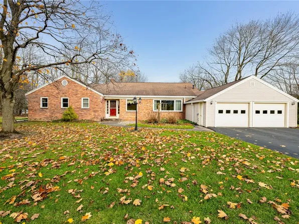 1201 Summit Dr, Newark, NY 14513