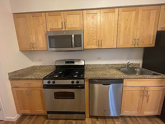 5th image of 31-72 30th St #5