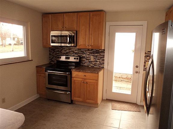 4th image of 8751 Cottonwood Dr