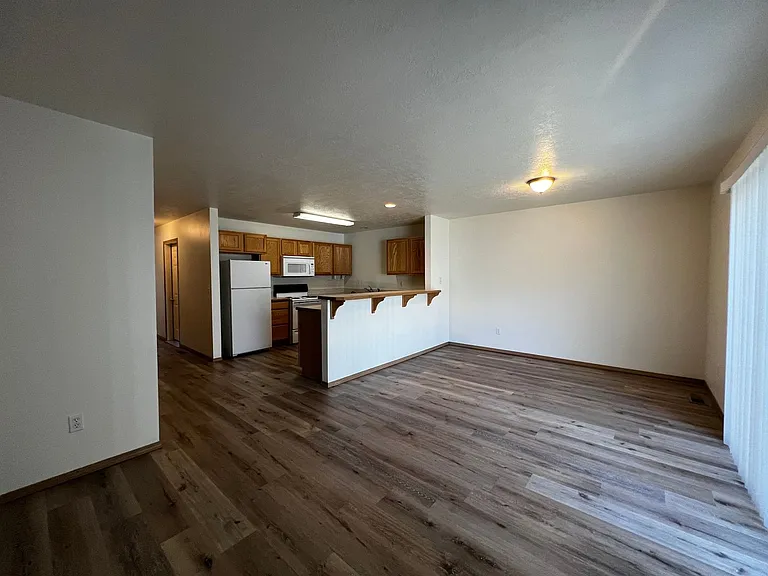 5503 Glenridge Way — Photo 6