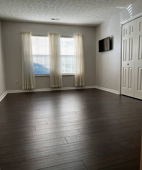 302 Rose Hill Ln — Photo 9