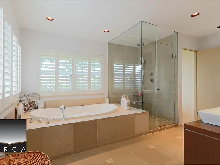 5060 Pinetree Cres — Photo 16